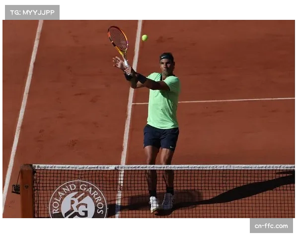 纳达尔现身巴塞罗那公开赛训练场，疑似为法网做最后准备